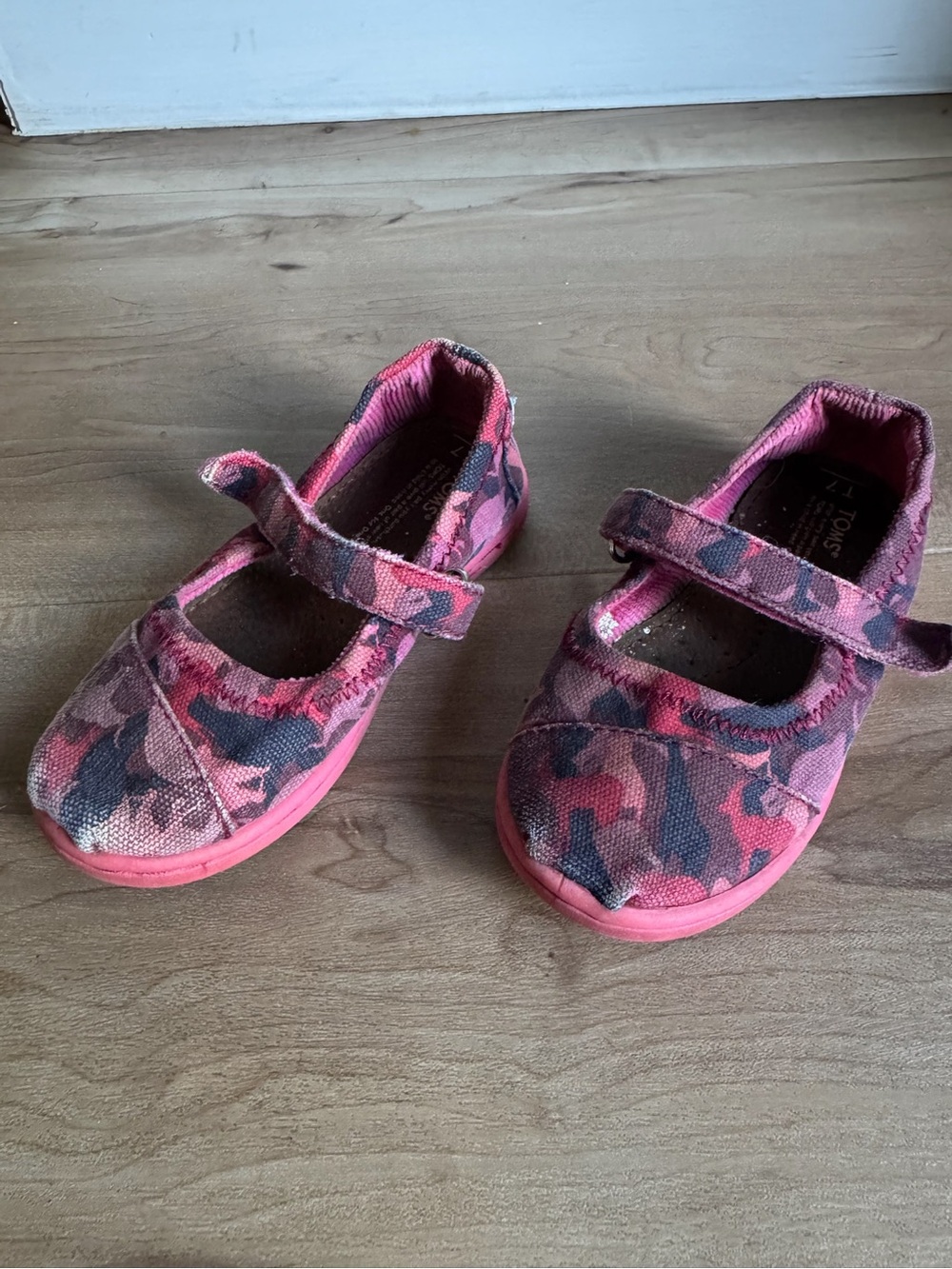 Toddler 7 • TOMS Pink Camo Mary Jane Flats Shoes • Animal Camouflage